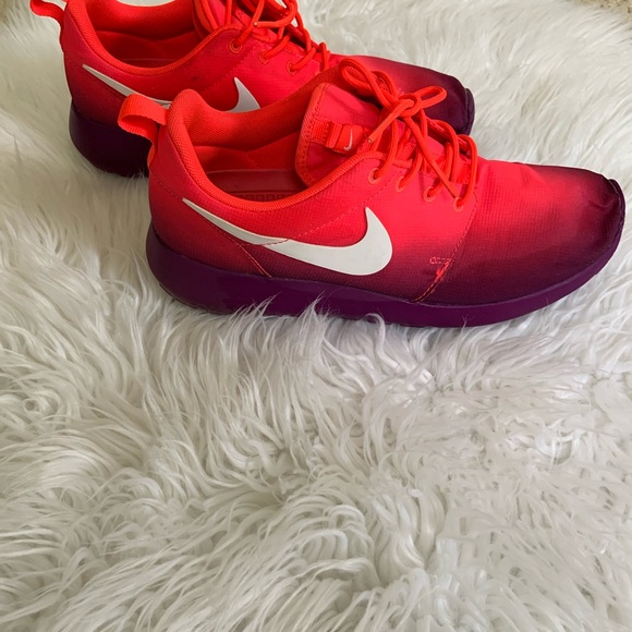 Nike | Roshe Run Sneakers - Picture 3 of 7